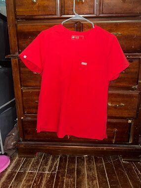 Figs Red Short-Sleeve Medical Scrub SET. With Zamora joggers